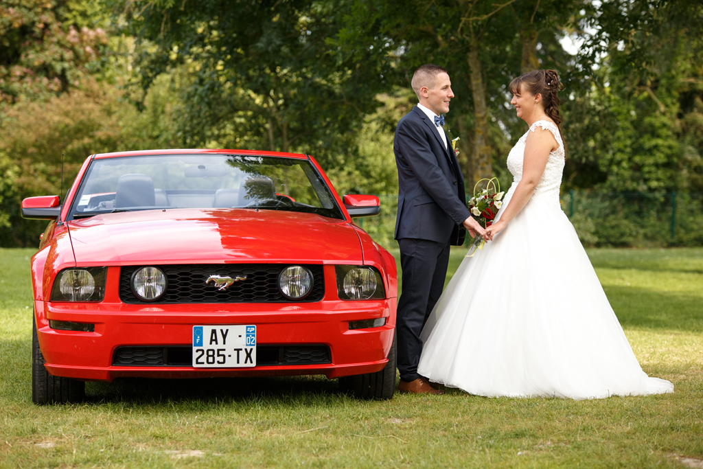 mariage en mustang rouge photographe mariage nord