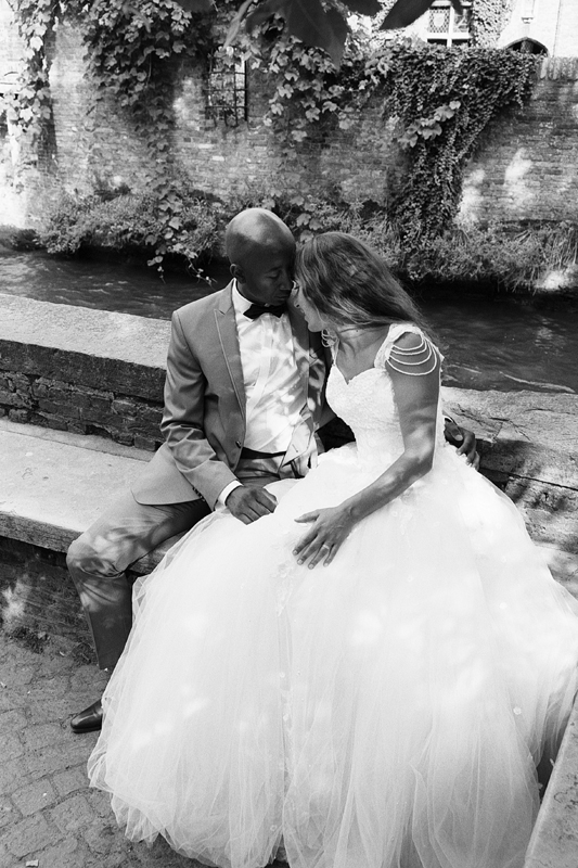 séance After Day Bruges photo argentique noir et blanc photographe mariage couple Lille Nord Hauts de France Belgique