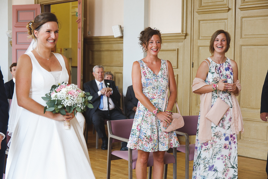 cérémonie civile mariée et témoins mairie photographe mariage Quesnoy-sur-Deûle Nord Lille Wambrechies