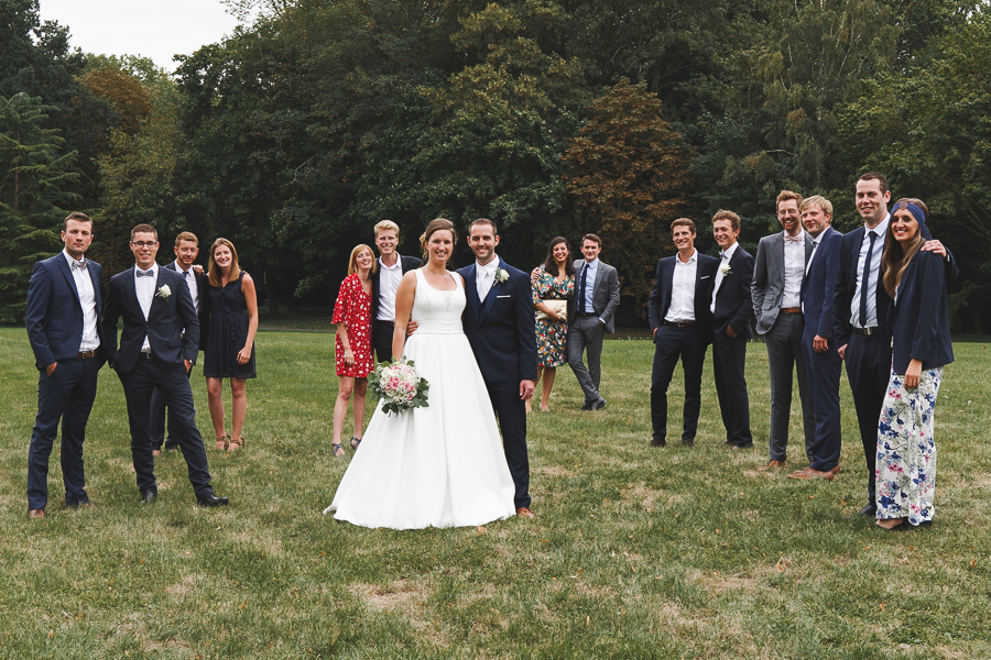 photo de groupe mariage mariés et amis photographe mariage Nord Lille Cambrai Hauts de France