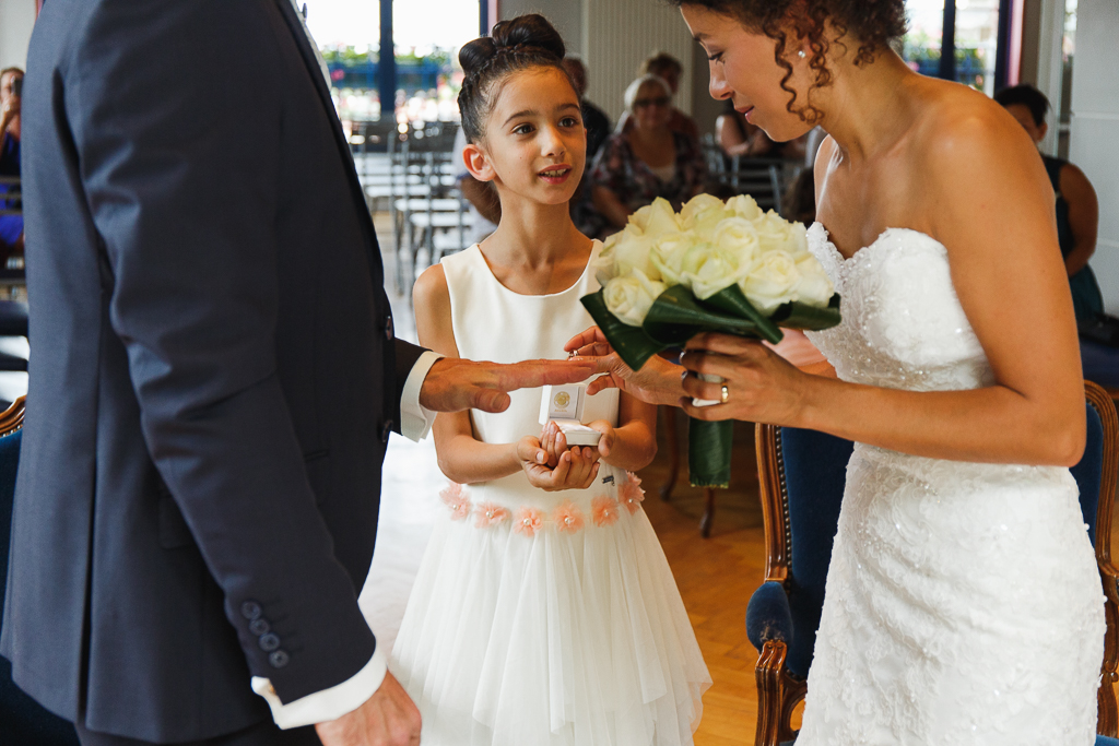 echange des alliances couple et fille reportage mariage proche bethune