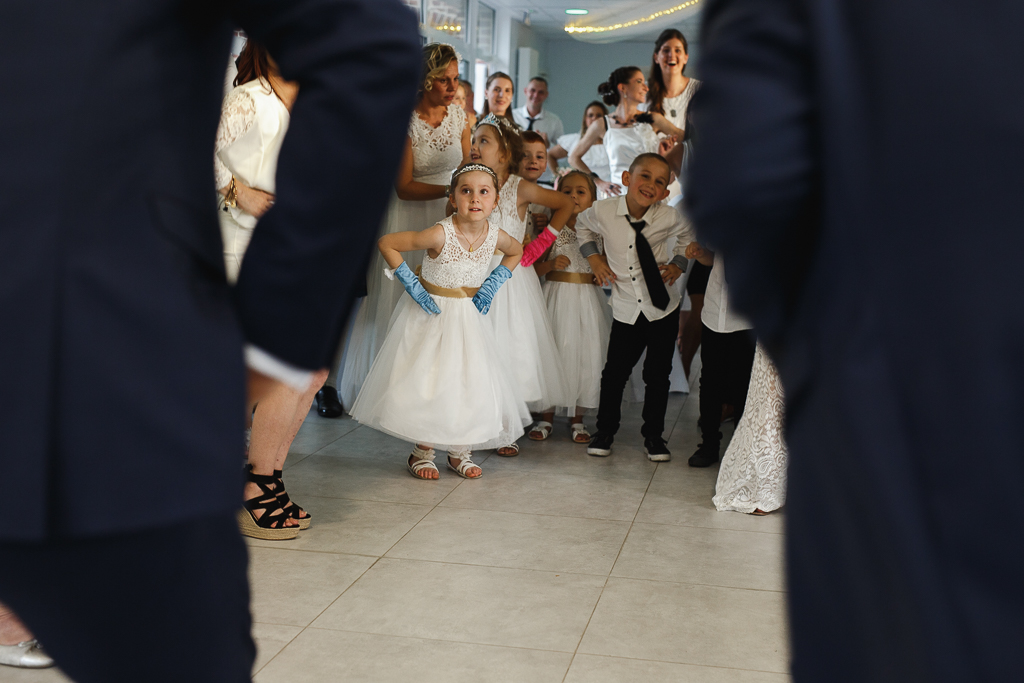 animation mariage invités répètent mouvement de danse