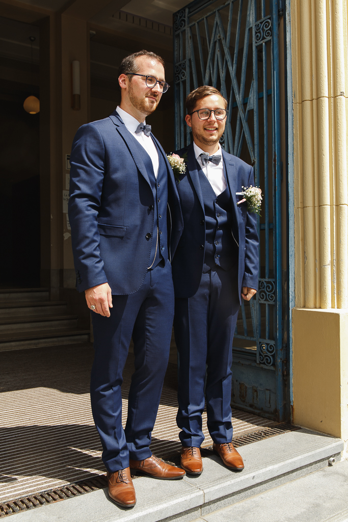 mariage à Aulnoye-Aymeries Nord portrait couple entrée mairie