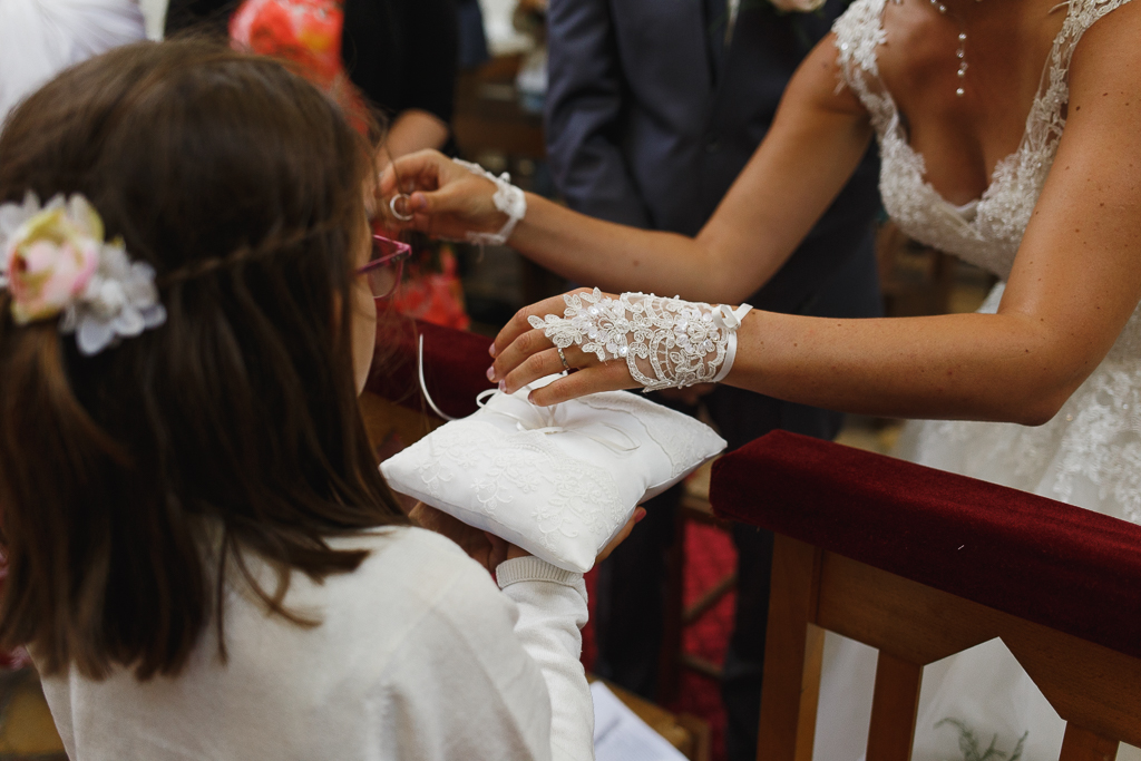 mariée et alliance cérémonie religieuse proche Ardres Hauts-de-France