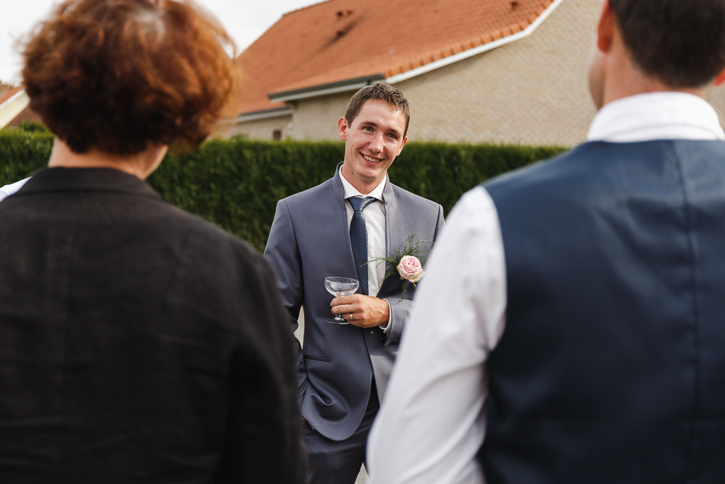 portrait du marié pendant réception mariage Licques