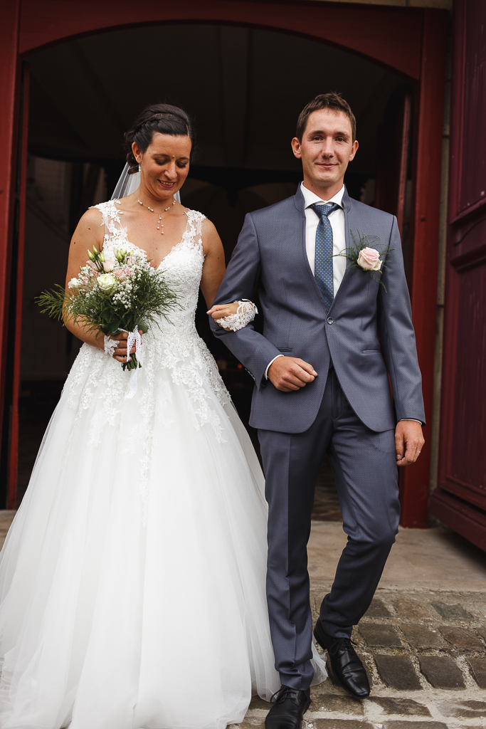 mariage proche Ardres Saint-Omer sortie église du couple