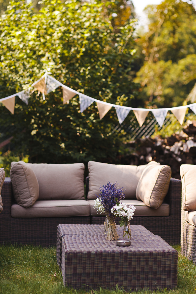 Déco cosy mariage dans l'esprit guinguette à la Ragotière en belgique