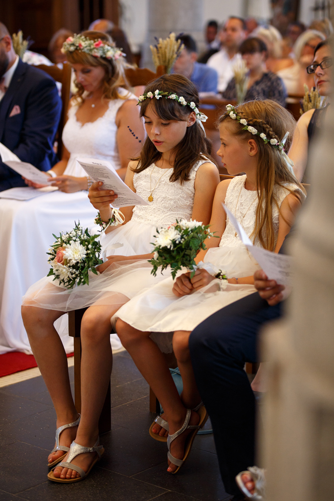 demoiselles d'honneur église Férin Nord mariage champêtre vêtements cérémonie blanc couronne de fleurs photo mariage Douai Nord