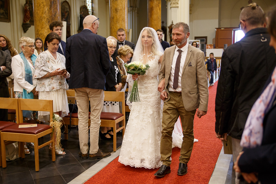 entrée mariée avec papa église Lys-lez-Lannoy photographe mariage Nord