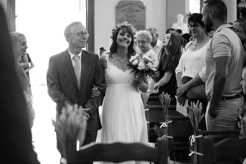 entrée mariée église de Ferin reportage photo mariage Nord