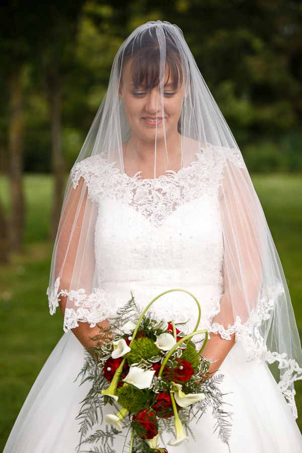 Fred Laurent photographe mariage professionnel Wambrechies mariée sous le voile avec bouquet beautiful bride