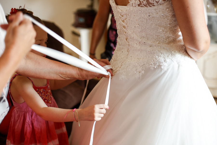 robe de mariée laçage dos photographe mariage Béthune