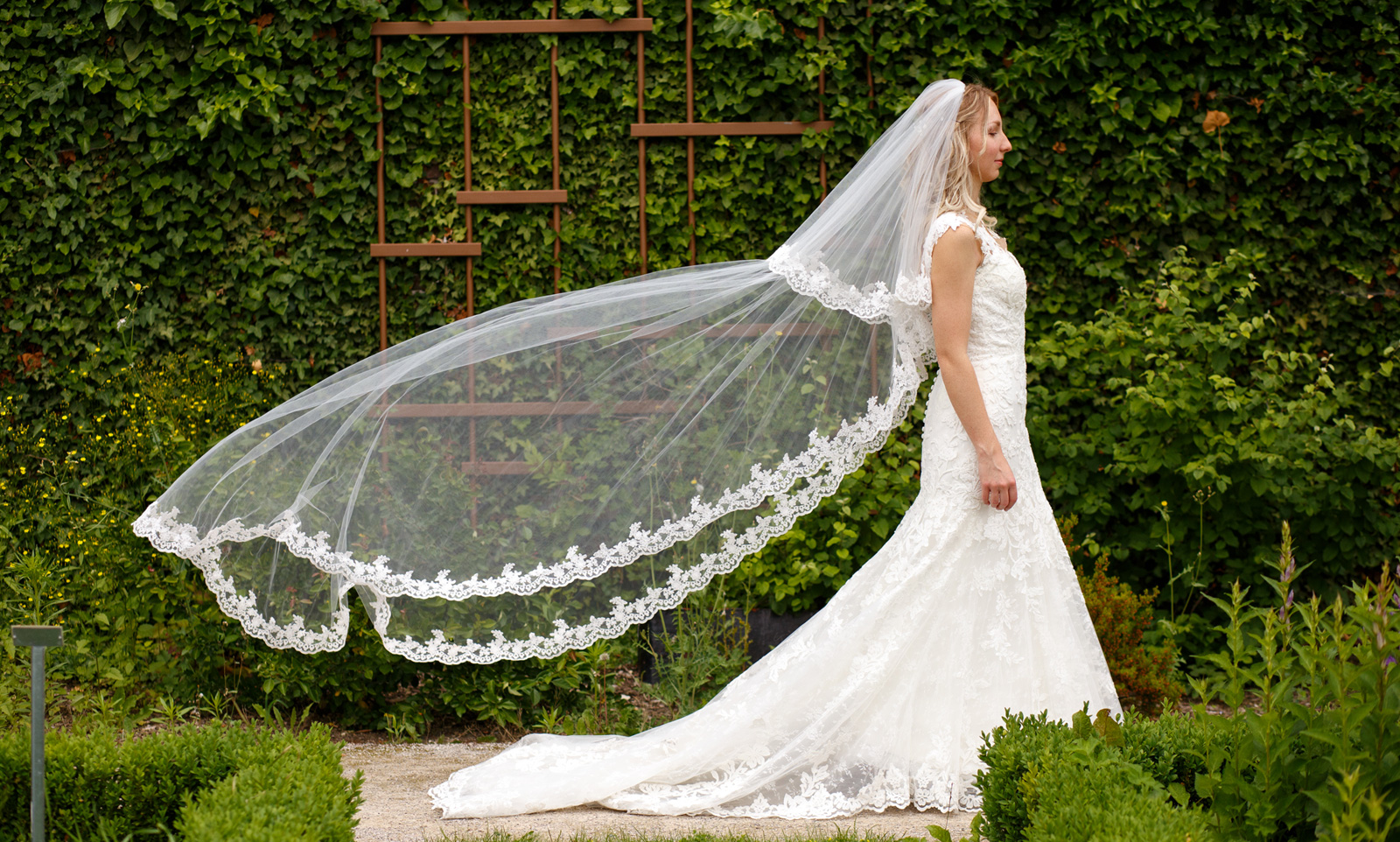 Photographie de mariage dans les Jardins de La Comtesse à Wambrechies. Photographe professionnel établi à Wambrechies depuis plus de dix ans.