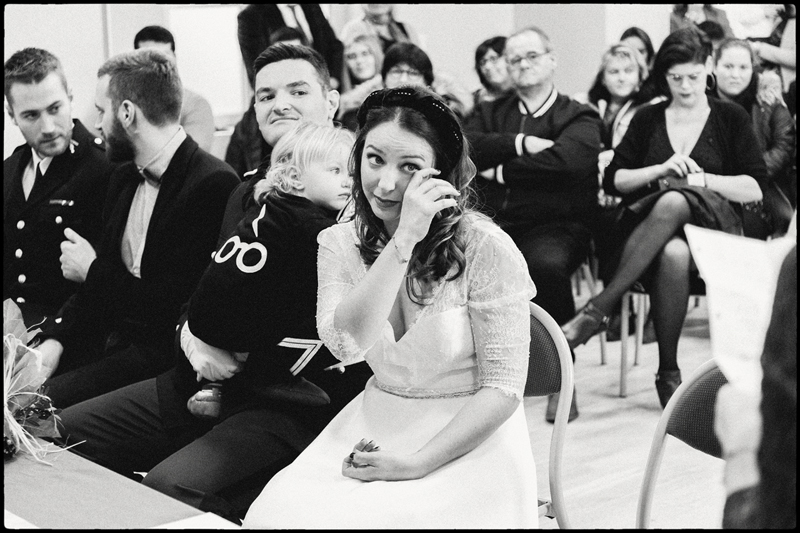 larmes de la mariée mairie photo de mariage émotion