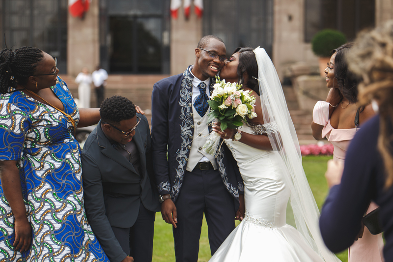 De vraies photos de mariages devant la mairie de Marcq en Barœul. 