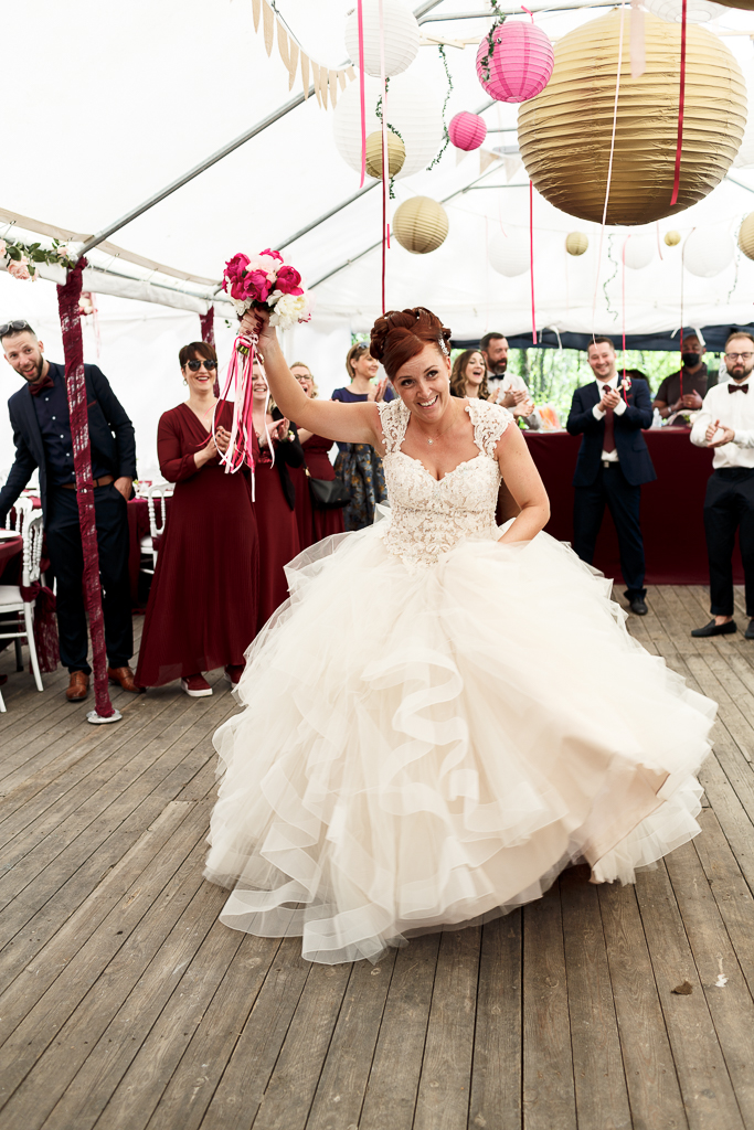 Ouverture de bal sous chapiteau mariage en plein air dans le Nord 