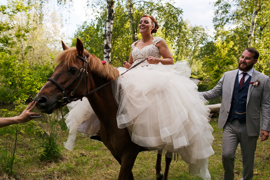Photographe mariage la mariée à cheval