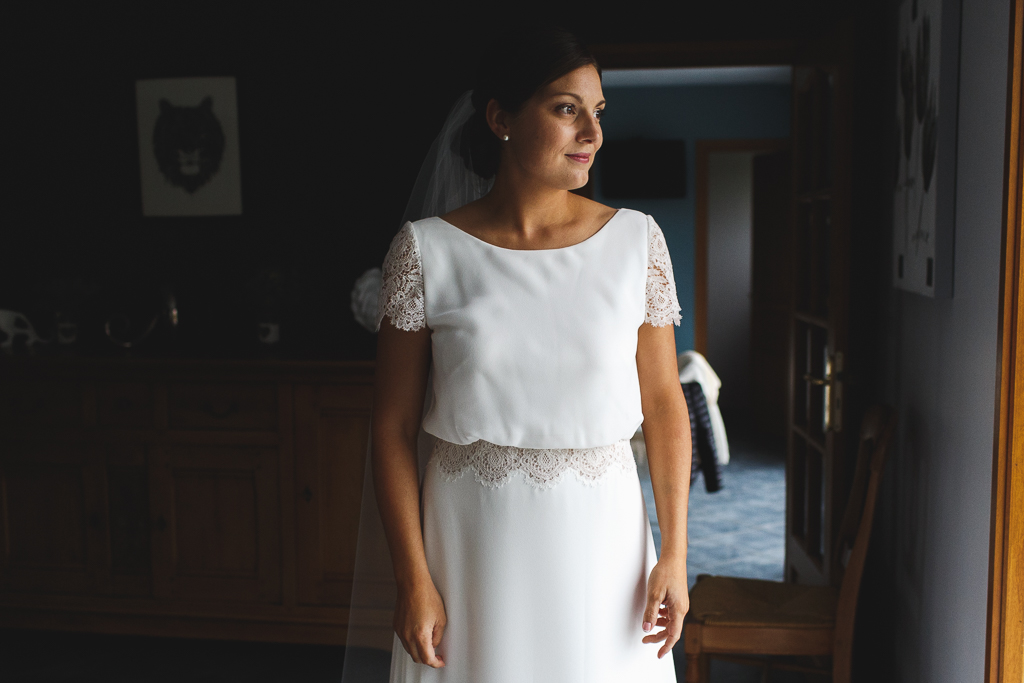 Préparatifs de la mariée en photos avant la cérémonie religieuse et une soirée au château de Morbecque. Reportage photo mariage Nord Fred LAURENT