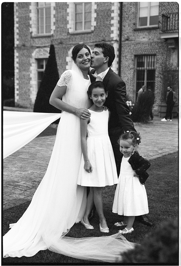 Une touche d'intemporalité dans vos photographies de mariage. Découvrez ma prestation photo mixte numérique et argentique à Lilel.