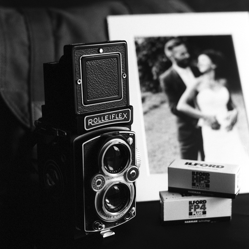 Photographe argentique Rolleiflex Lille La Madeleine Wambrechies Marcq Saint-André. Portraits et tirages en noir et blanc rétro. 