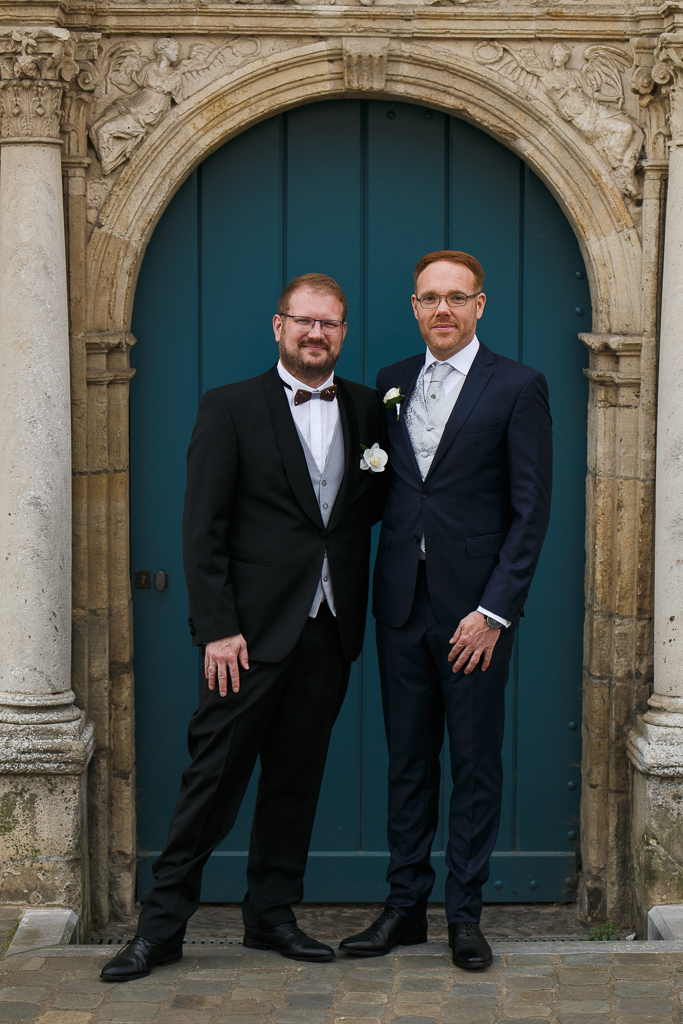 Séance photo couple à Cassel. Reportage photo mariage dans les Flandres, couple gay.