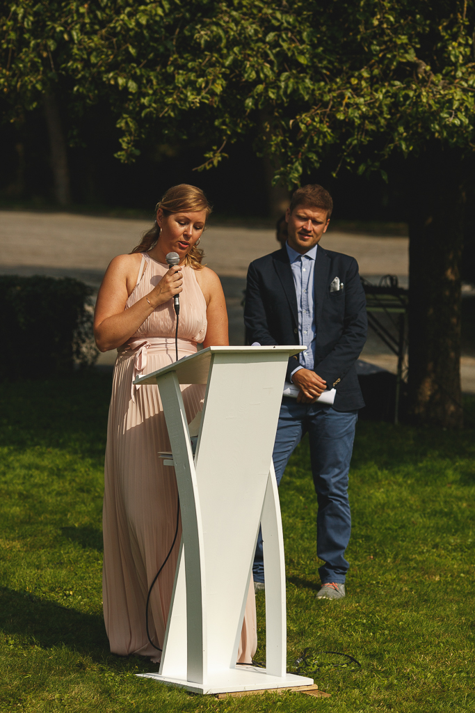 Discours des témoins cérémonie laïque à la Grande Maison à Cassel. Photographe mariage professionnel. 