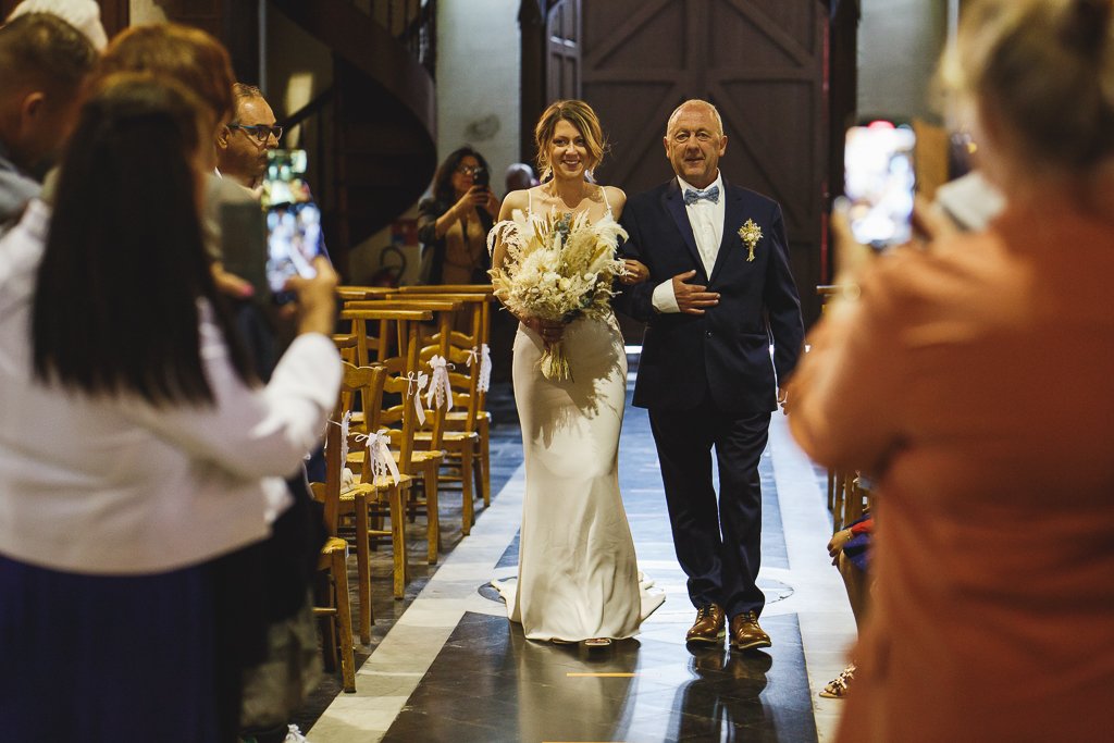 Reportage photo mariage entrée à l'église de Bousbecque - Photographe mariage professionnel Bousbecque Wambrechies