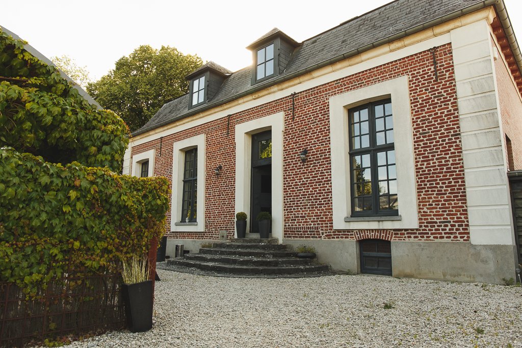 Maison de charme près de Tournai. Mariage dans un cadre verdoyant et familial.