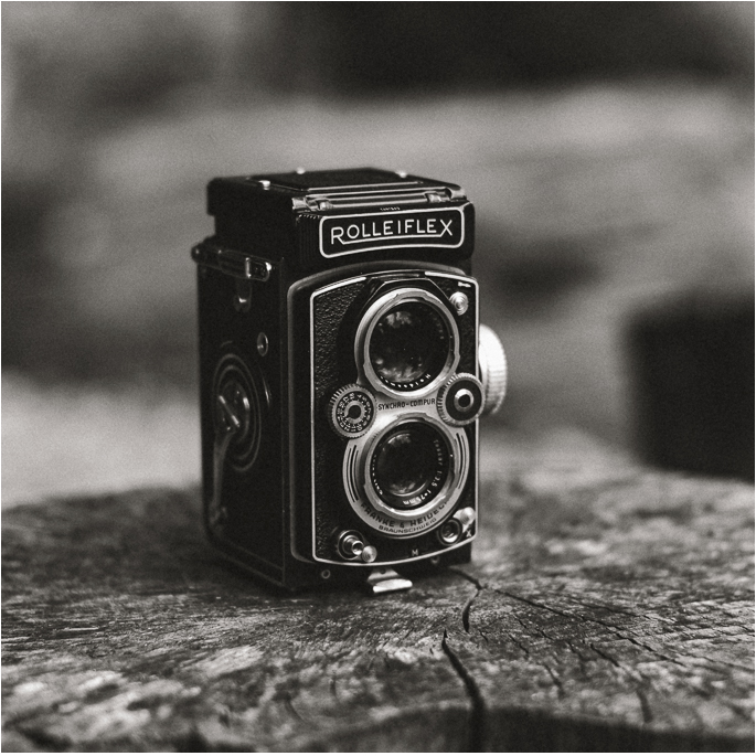 Shooting famille au Rolleiflex. Photographies noir et blanc à l'ancienne au format carré. 