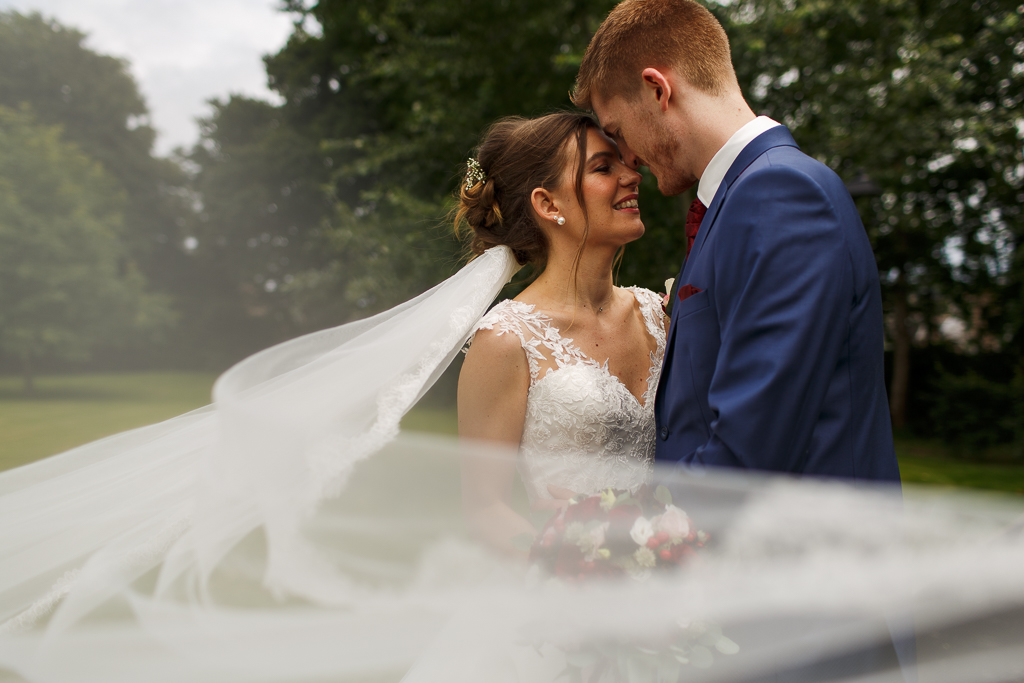 Reportage photo mariage. trouvez un professionnel à la dernière minute dans le Nord. Fred LAURENT Photographe propose une réservation en urgence.