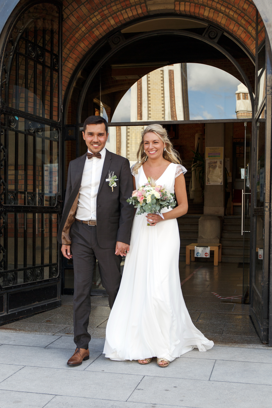 Photographe mariage à Comines. Cérémonies civiles, laïques et religieuses. Mariages en intimité ou grandes réceptions.