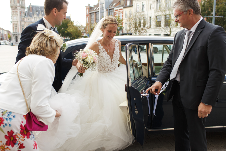 Arrivée de la mariée en Rolls Royce  à l'église de St Christophe de Tourcoing