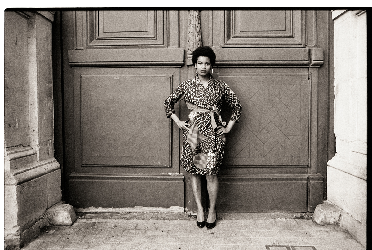 Portrait argentique en noir et blanc sur mesure. Photographe professionnel Lille - Roubaix - Tourcoing - pour les artistes, créateurs et personnalités atypiques.