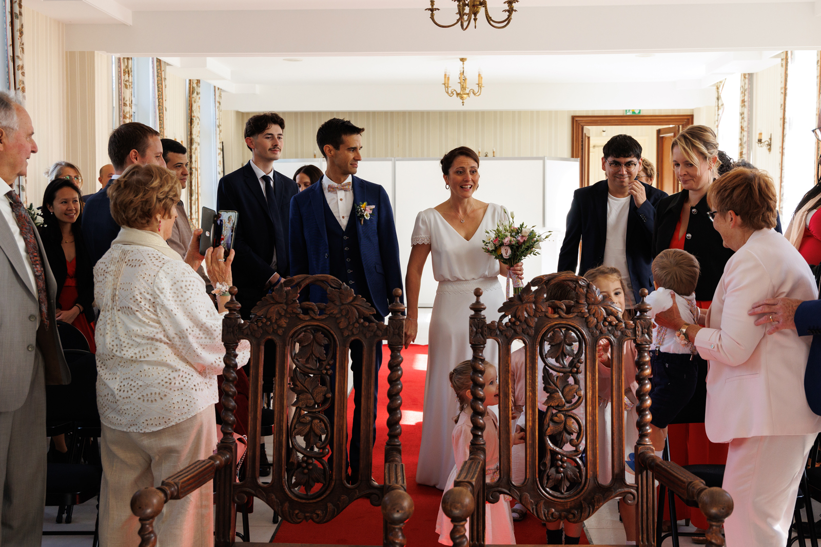 entrée des mariés en salle de mariage au château de Robersart
